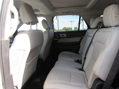 Used 2018 Ford Explorer Platinum AWD/4WD image 11