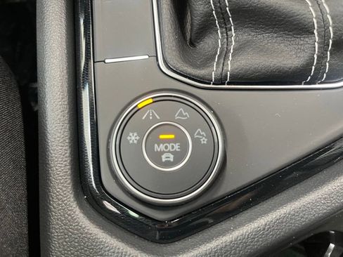 New 2025 Volkswagen Taos SE image 15