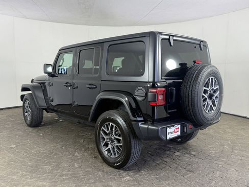 Used 2025 Jeep Wrangler Unlimited Sahara AWD/4WD image 5