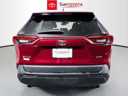 Used 2023 Toyota RAV4 XLE Premium FWD image 5