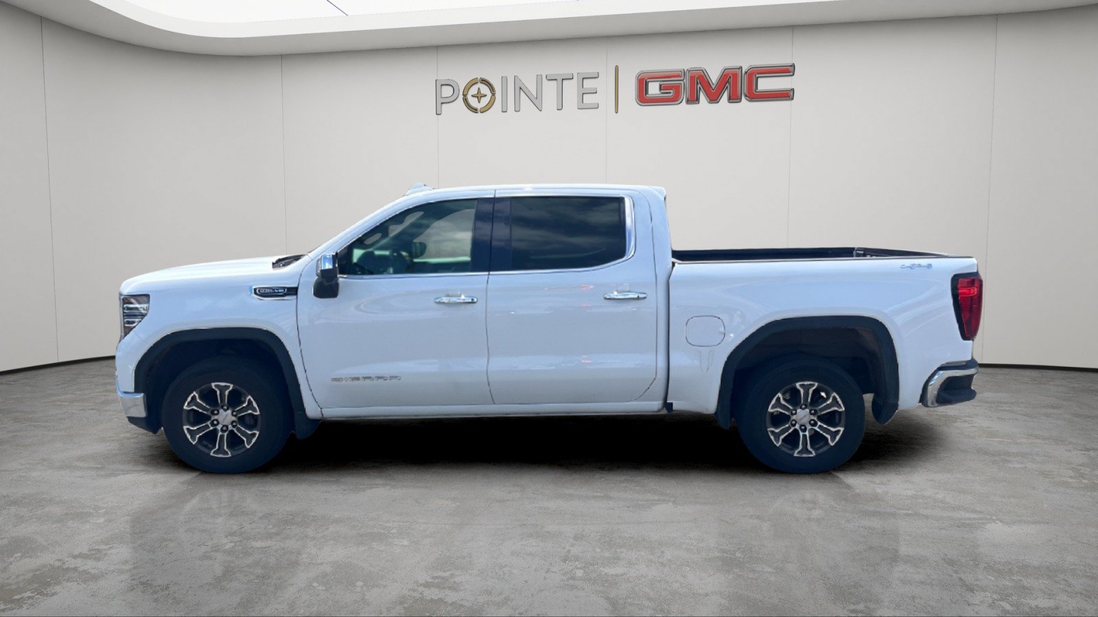 Used 2025 GMC Sierra 1500 SLT AWD/4WD image 5
