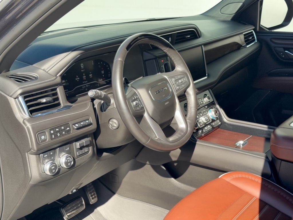Used 2023 GMC Yukon Denali Ultimate AWD/4WD image 4