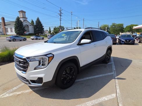 Used 2022 GMC Terrain SLE w/ Driver Convenience Package AWD/4WD image 7