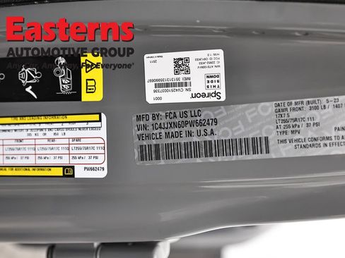 Used 2023 Jeep Wrangler Unlimited w/ Sun & Screen Package image 38