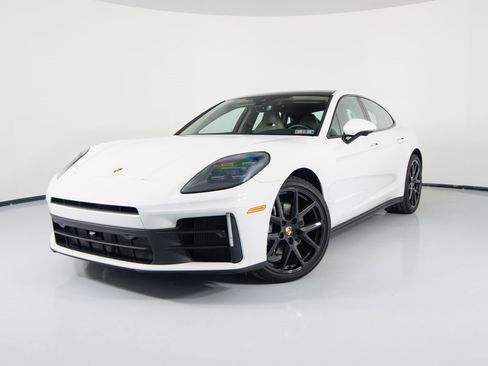 Certified 2025 Porsche Panamera 4 image 11