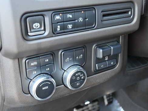 Used 2024 GMC Yukon XL SLT w/ SLT Luxury Package image 66