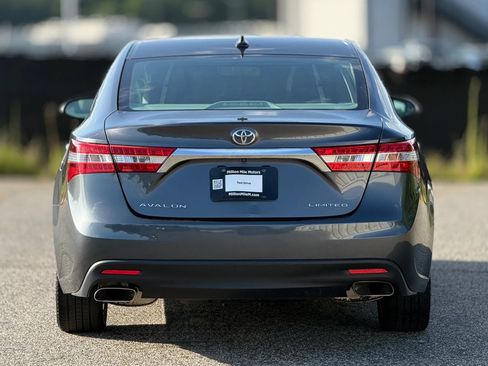 Used 2013 Toyota Avalon Limited w/ Technology Pkg FWD image 4