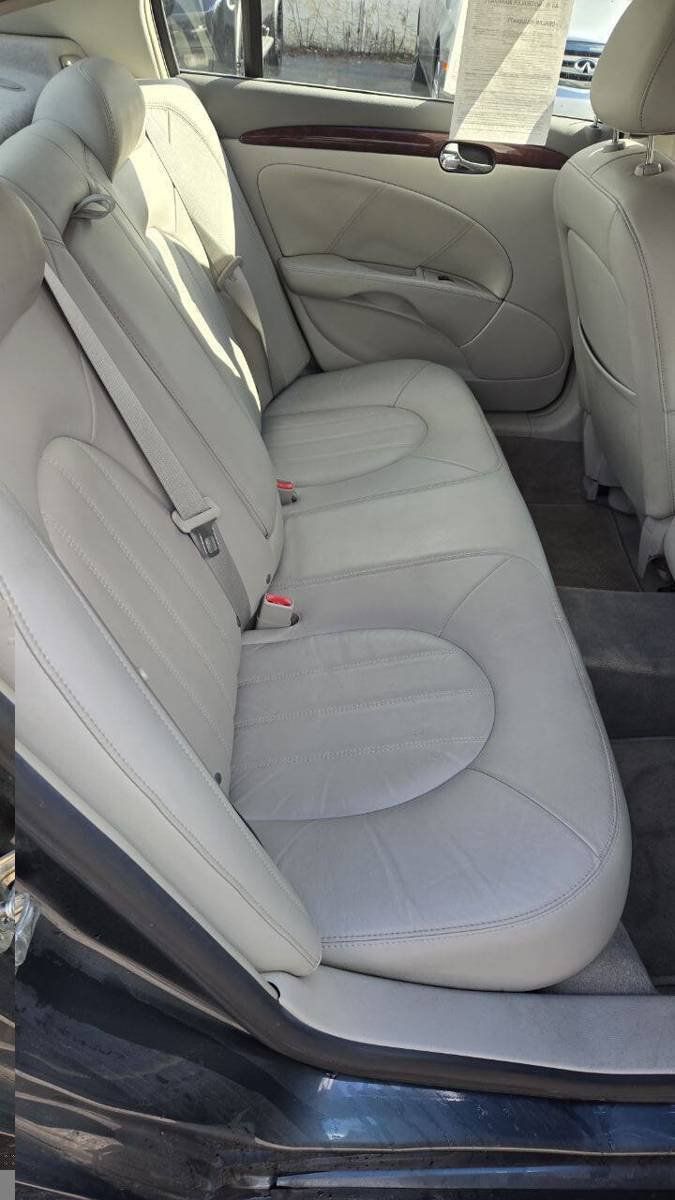 Used 2010 Buick Lucerne CXL FWD image 11
