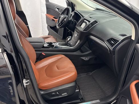 Used 2018 Ford Edge Titanium w/ Equipment Group 302A AWD/4WD image 31