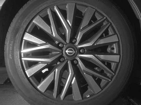 Used 2025 Nissan Altima 2.5 SV FWD image 15