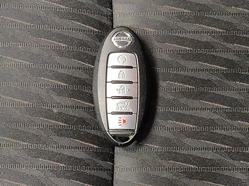 Used 2018 Nissan Rogue SV image 32