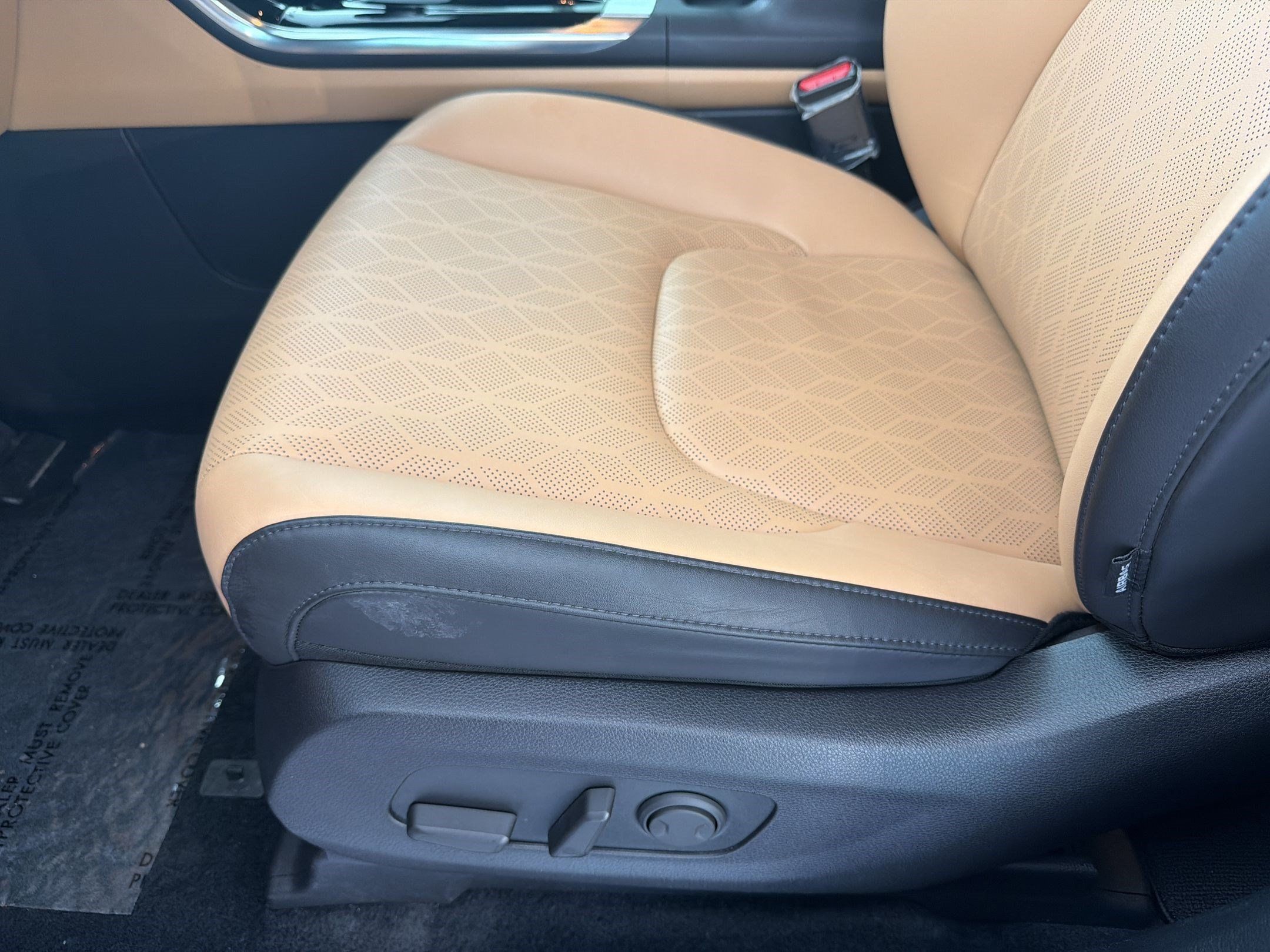 Used 2024 Kia Carnival EX FWD image 16