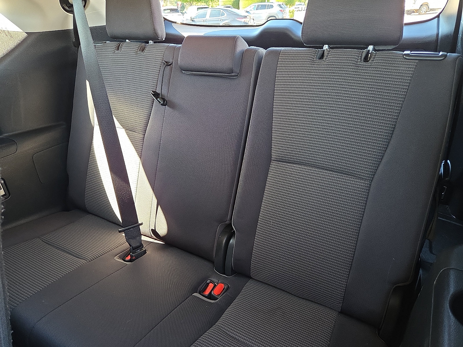 Used 2021 Toyota Highlander LE AWD/4WD image 10