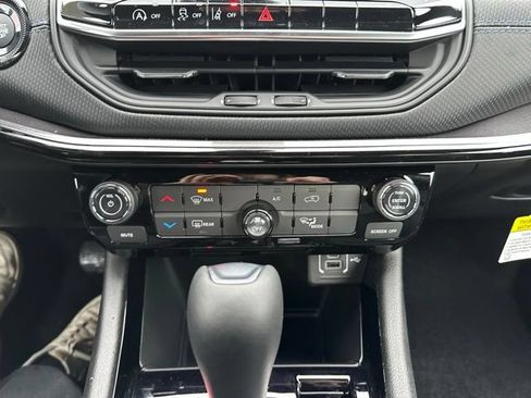 New 2026 Jeep Compass Latitude AWD/4WD image 33