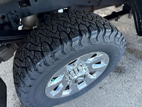 Used 2017 Ford F250 Lariat w/ Chrome Package image 40