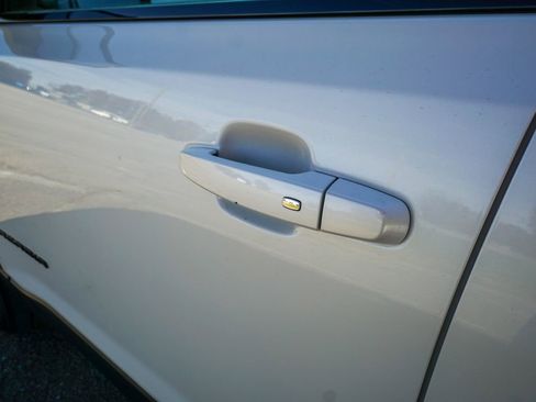 Used 2023 GMC Acadia SLT w/ Elevation Edition image 10