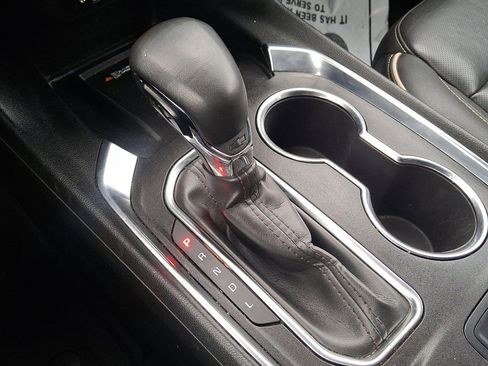 Used 2023 Chevrolet Traverse Premier image 32