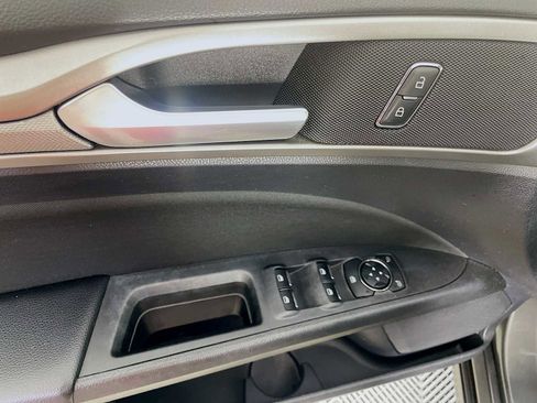Used 2018 Ford Fusion SE w/ Fusion SE Technology Package FWD image 16