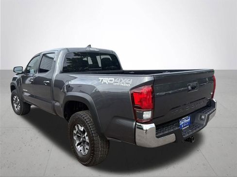Used 2018 Toyota Tacoma TRD Off-Road AWD/4WD image 8