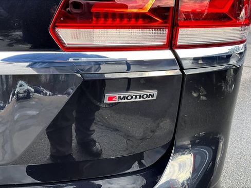 Used 2021 Volkswagen Atlas SEL R-Line image 10