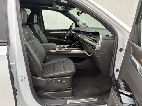 New 2026 Cadillac Escalade Platinum Sport w/ LPO, ONYX Package AWD/4WD image 22