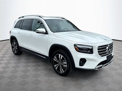 Used 2025 Mercedes-Benz GLB 250 4MATIC image 4