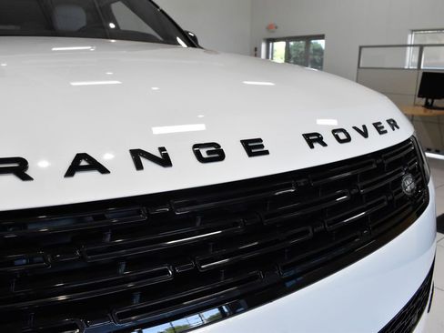 Used 2023 Land Rover Range Rover Sport SE AWD/4WD image 9