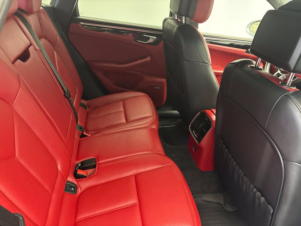 Certified 2020 Porsche Macan AWD/4WD image 28