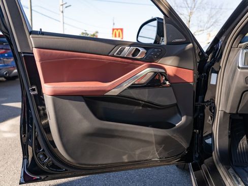 Used 2025 BMW X6 xDrive40i w/ Climate Comfort Package image 12