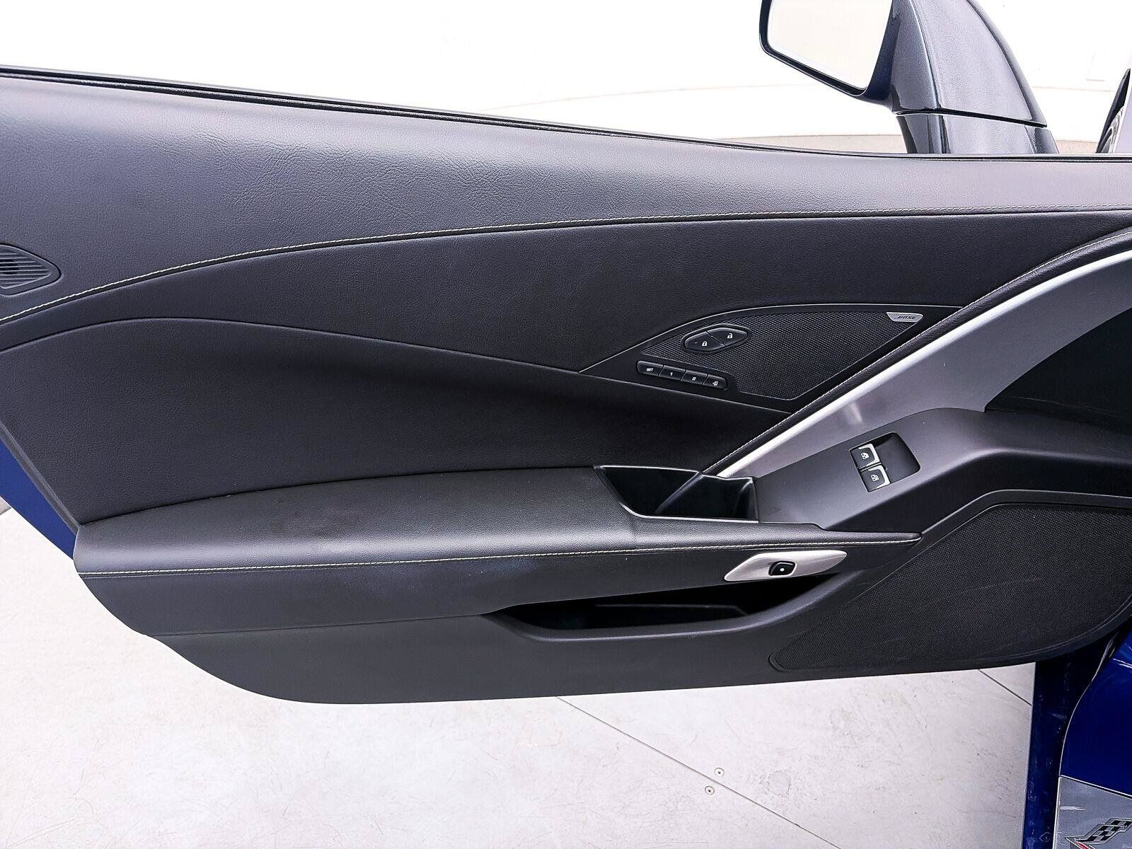 Used 2017 Chevrolet Corvette Stingray Coupe RWD image 19