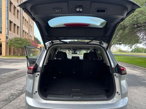 Used 2025 Nissan Rogue SV FWD image 26