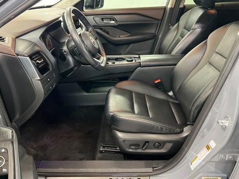 Used 2023 Nissan Rogue SL w/ SL Premium Package image 17