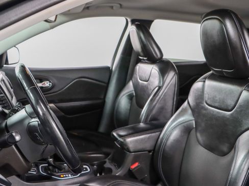 Used 2021 Jeep Cherokee Latitude Plus image 23