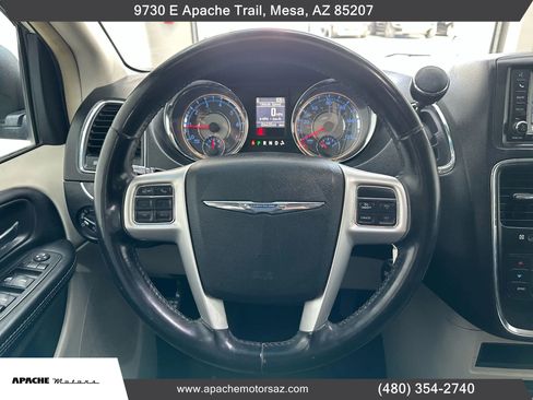 Used 2014 Chrysler Town & Country Touring image 22