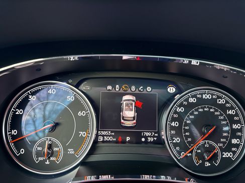 Used 2019 Bentley Bentayga image 88