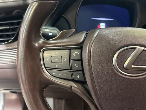 Used 2018 Lexus LS 500 w/ Accessory Package (Z2) RWD image 21