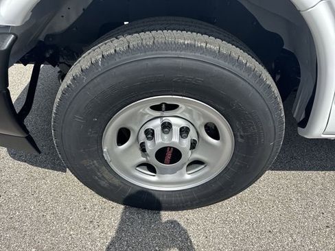 New 2026 GMC Savana 2500 image 10