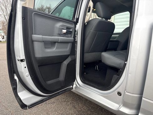 Used 2017 RAM 1500 Classic SLT AWD/4WD image 14