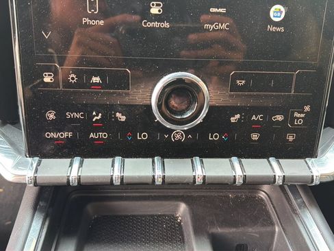 Used 2025 GMC Acadia Elevation AWD/4WD image 27