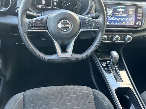 Used 2023 Nissan Kicks SV image 6