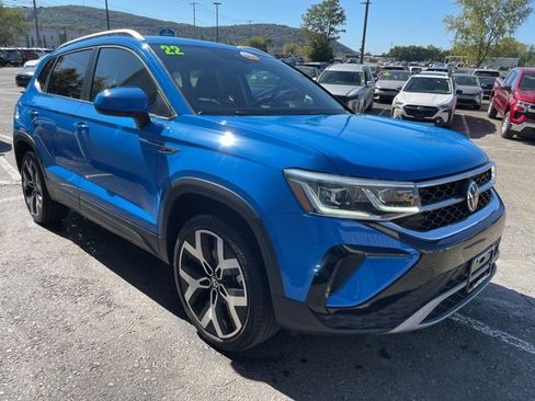Used 2022 Volkswagen Taos SEL image 6