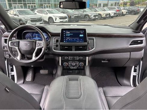 Used 2023 Chevrolet Tahoe Z71 w/ Luxury Package AWD/4WD image 9