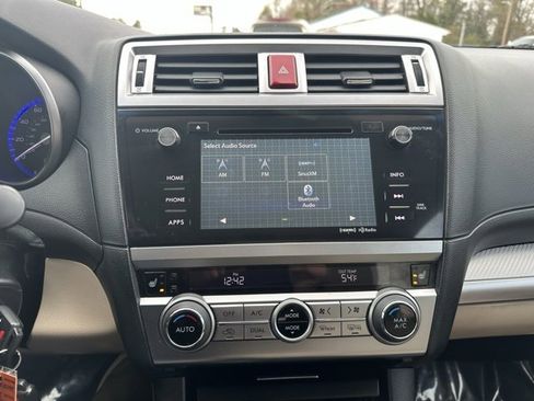 Used 2017 Subaru Outback 2.5i Premium image 16