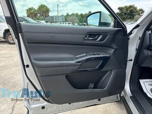 Used 2025 Nissan Pathfinder SV FWD image 20