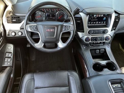Used 2017 GMC Yukon SLT image 10