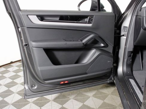 New 2026 Porsche Cayenne image 16