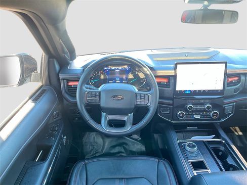 Used 2022 Ford Expedition Limited image 24