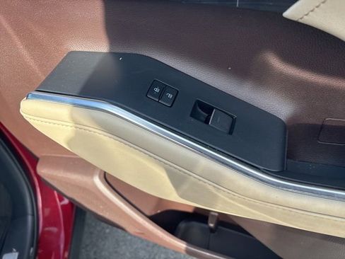 Used 2020 Toyota Highlander Limited image 10