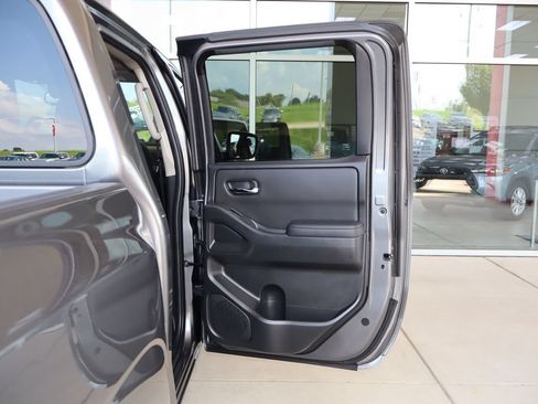 Used 2022 Nissan Frontier SV w/ SV Premium Package AWD/4WD image 38