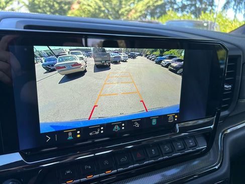 Used 2022 Chevrolet Silverado 1500 ZR2 w/ Technology Package image 19